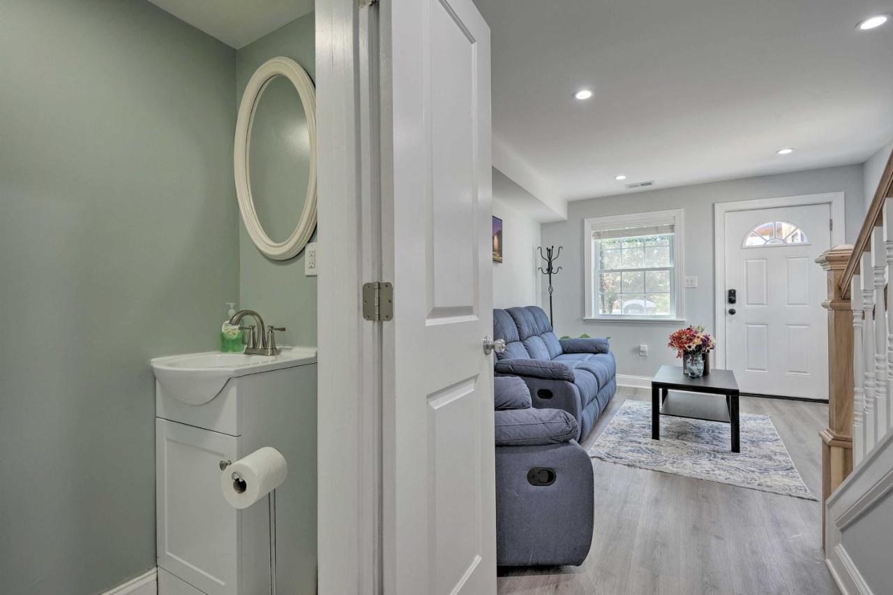 Dc With Fire Pit 6 Mi To Ivy City! Holiday home
